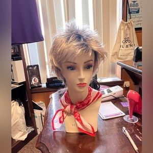 Estetica “Rosa” shaggy, spiky wig